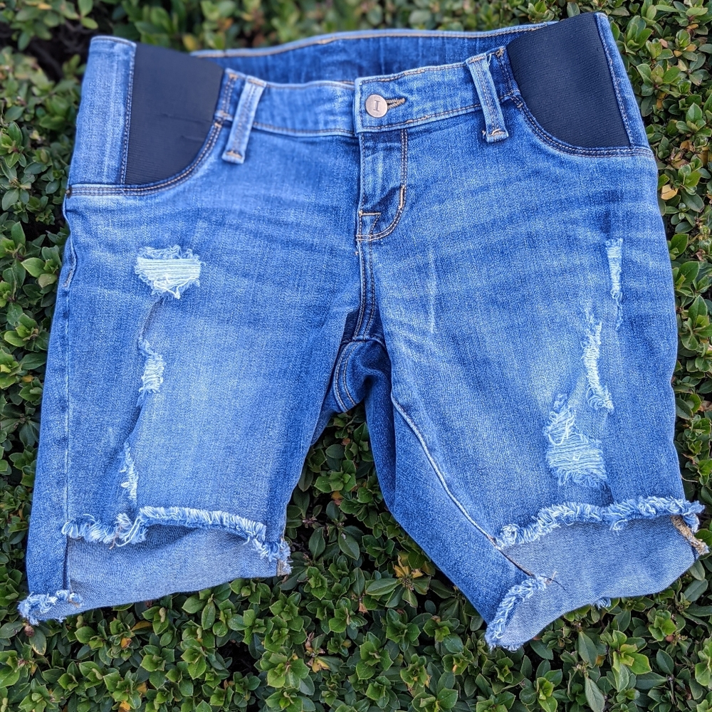 Isabela Maternity shorts Size 2